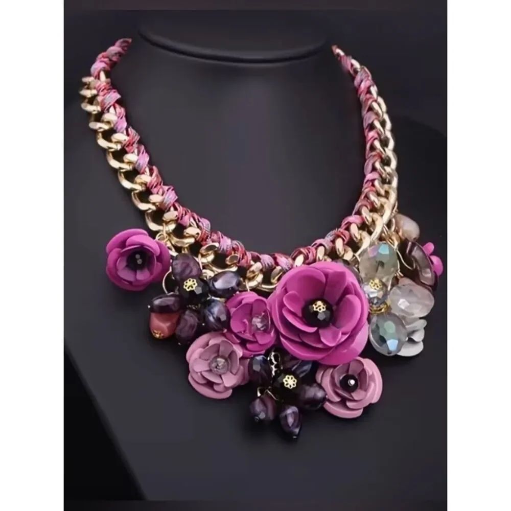 🌺 Elegant Pink Floral Bib Style Statement Necklace 🌺